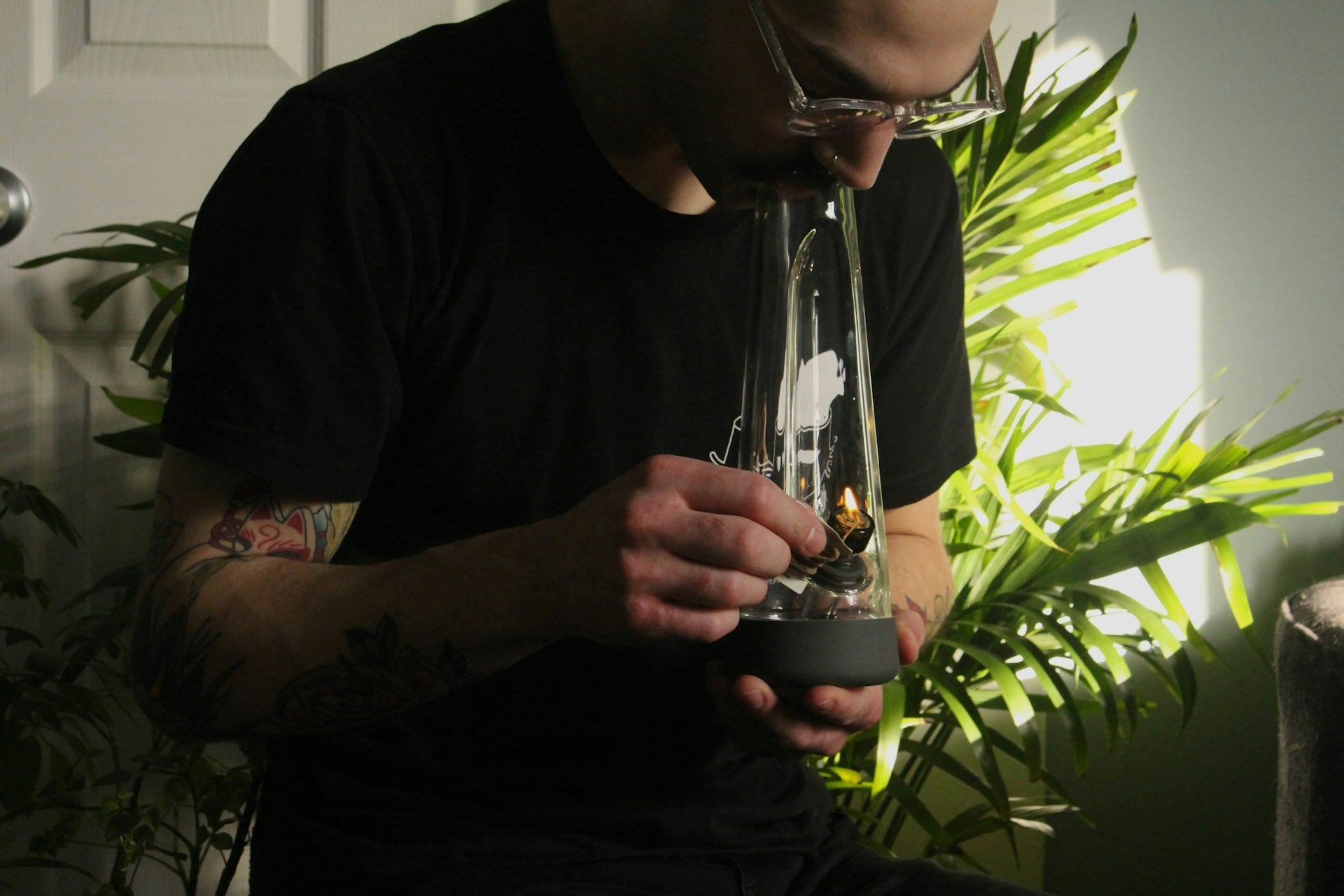 10mm Thick Glass Bong: A Durable Choice for Enthusiasts – VITAE Glass