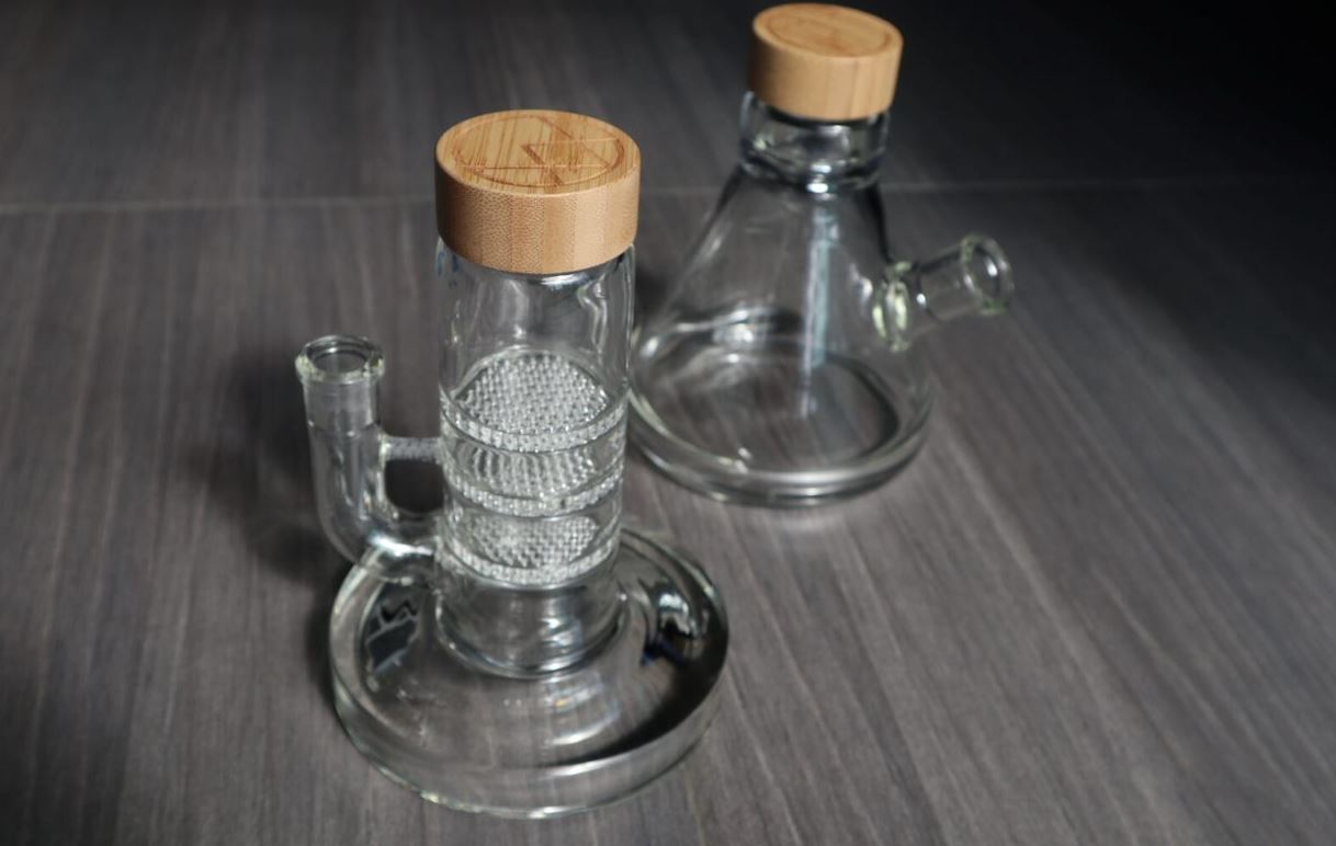 Why Thick Glass Makes a Difference in Bongs: Durability and Performance